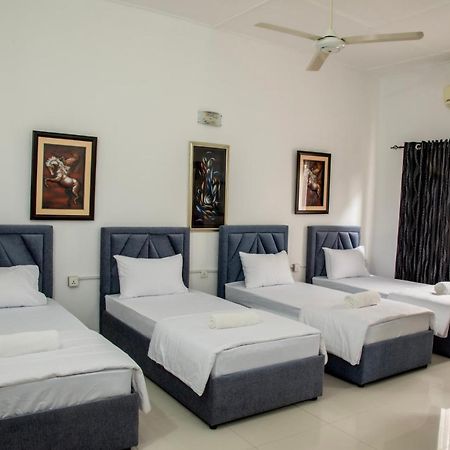 Funk Bunks - By The Lake Kandy Buitenkant foto