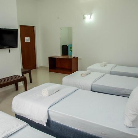 Funk Bunks - By The Lake Kandy Buitenkant foto