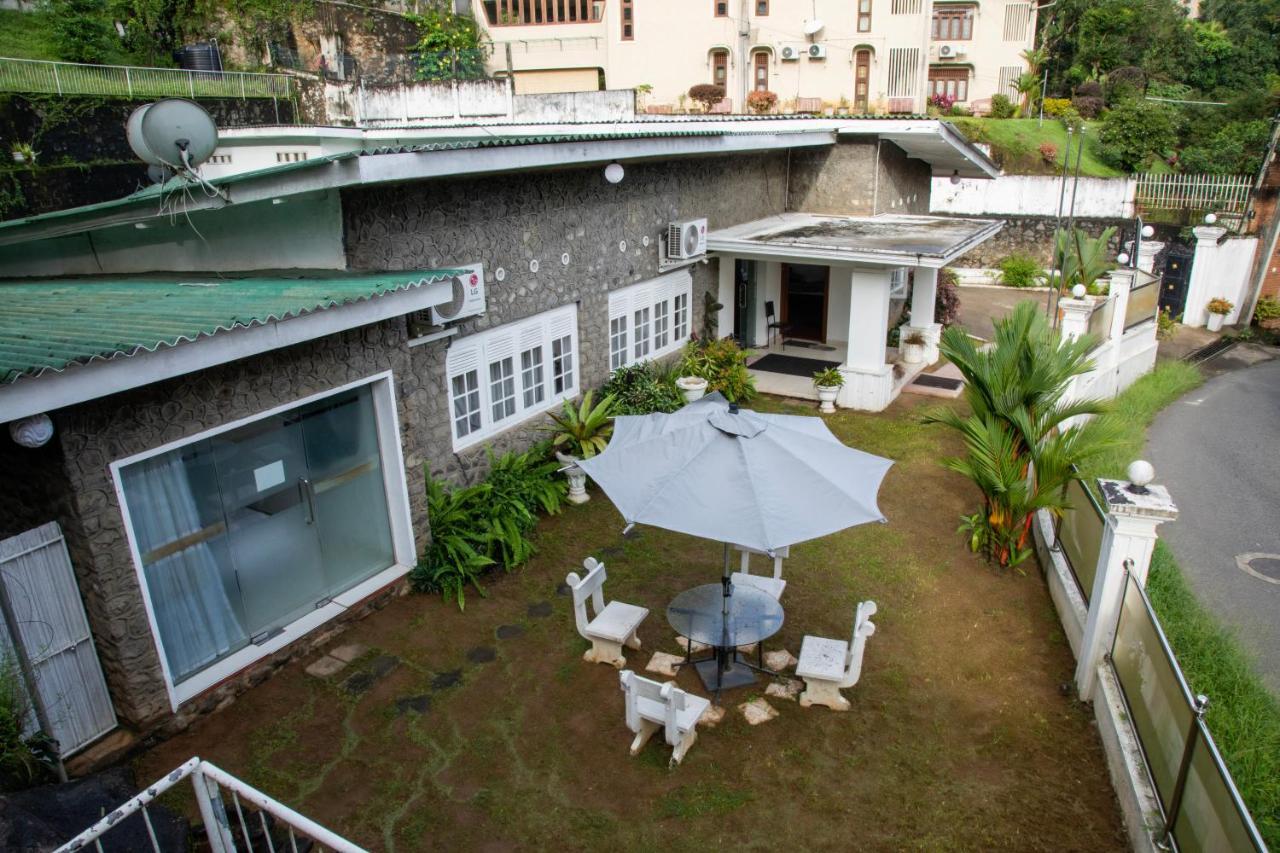 Funk Bunks - By The Lake Kandy Buitenkant foto