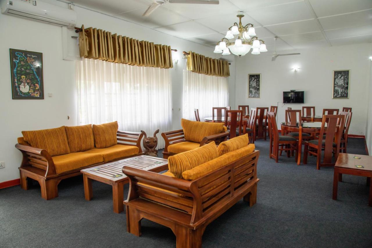 Funk Bunks - By The Lake Kandy Buitenkant foto