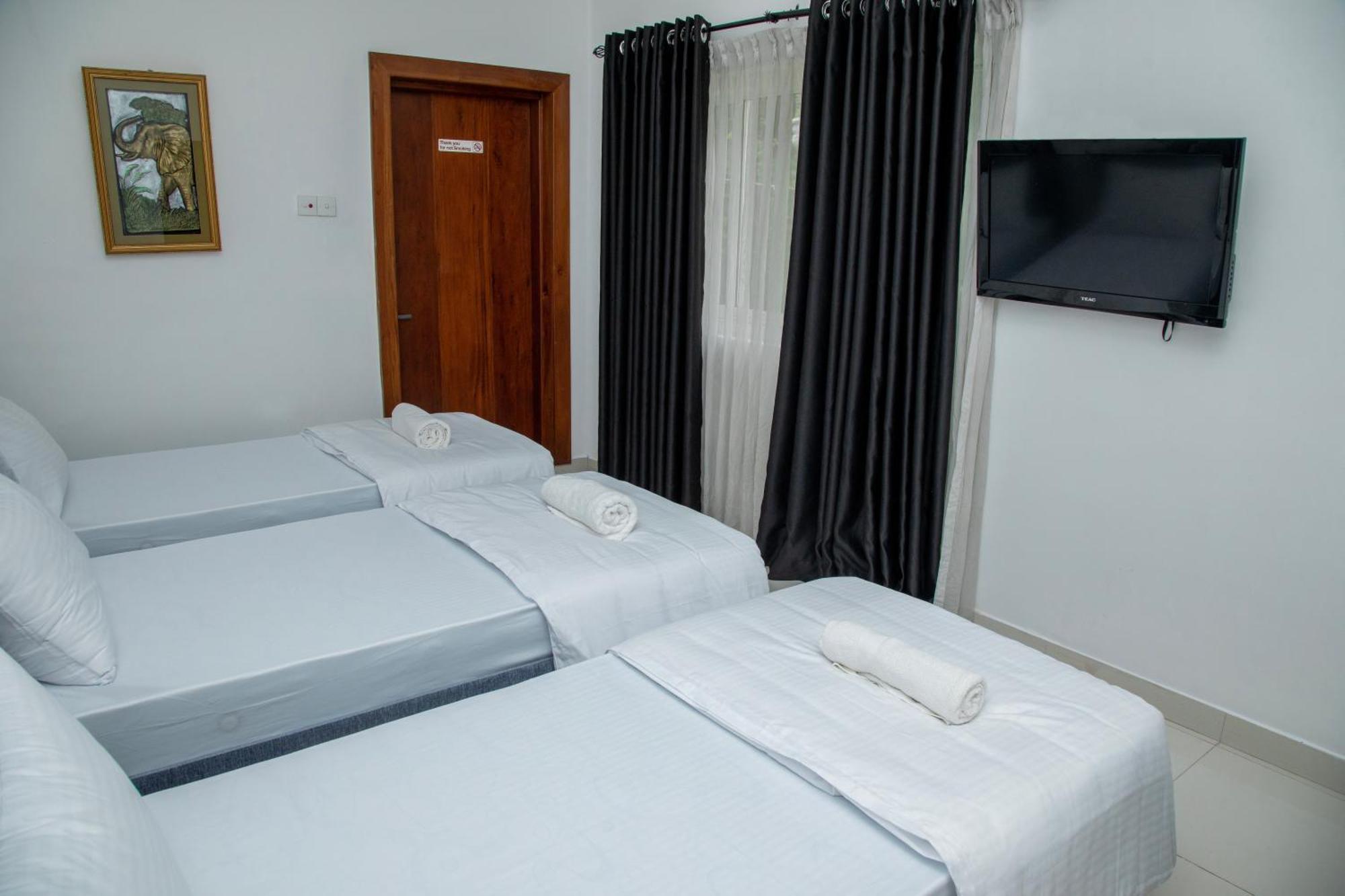 Funk Bunks - By The Lake Kandy Buitenkant foto