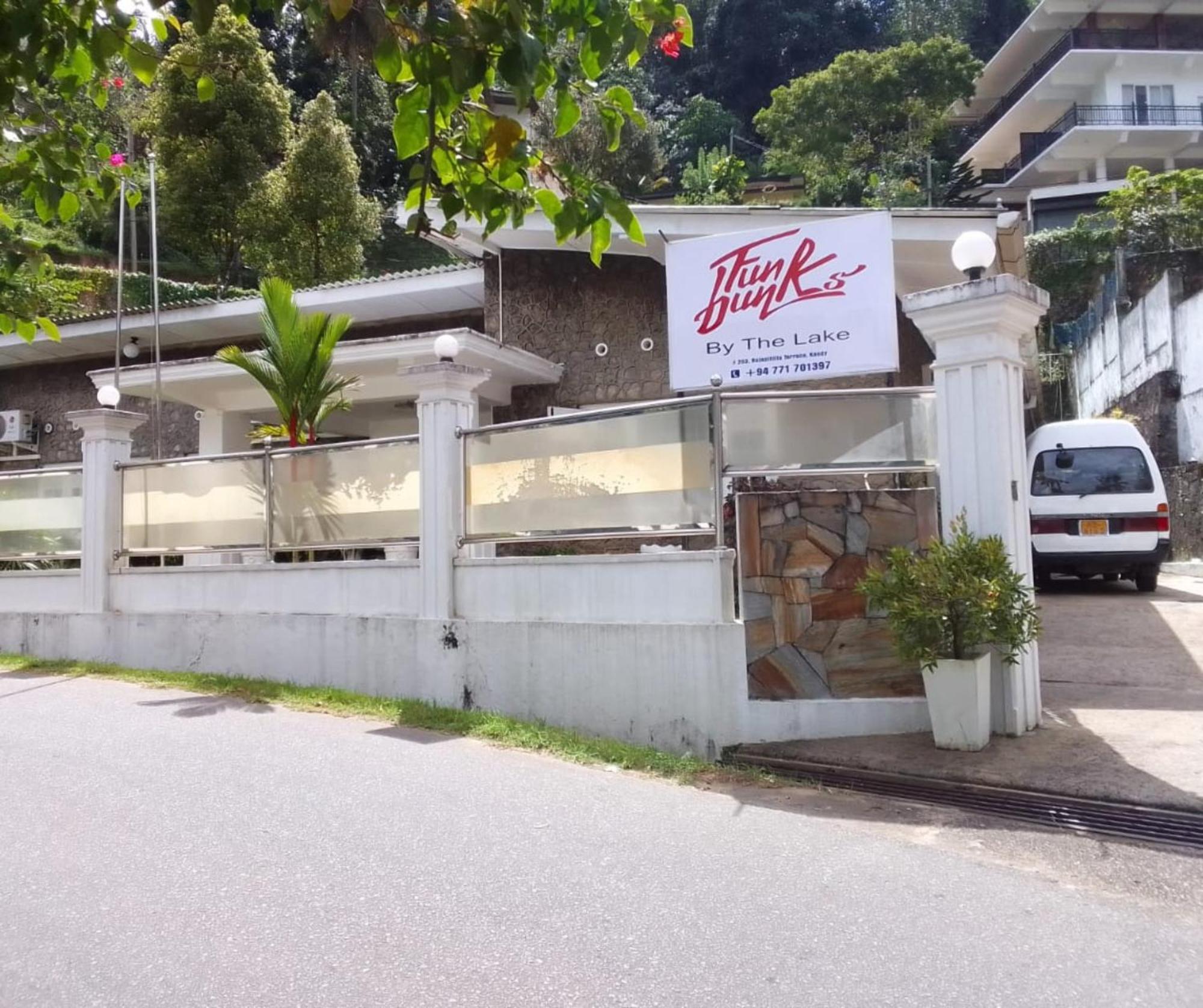 Funk Bunks - By The Lake Kandy Buitenkant foto