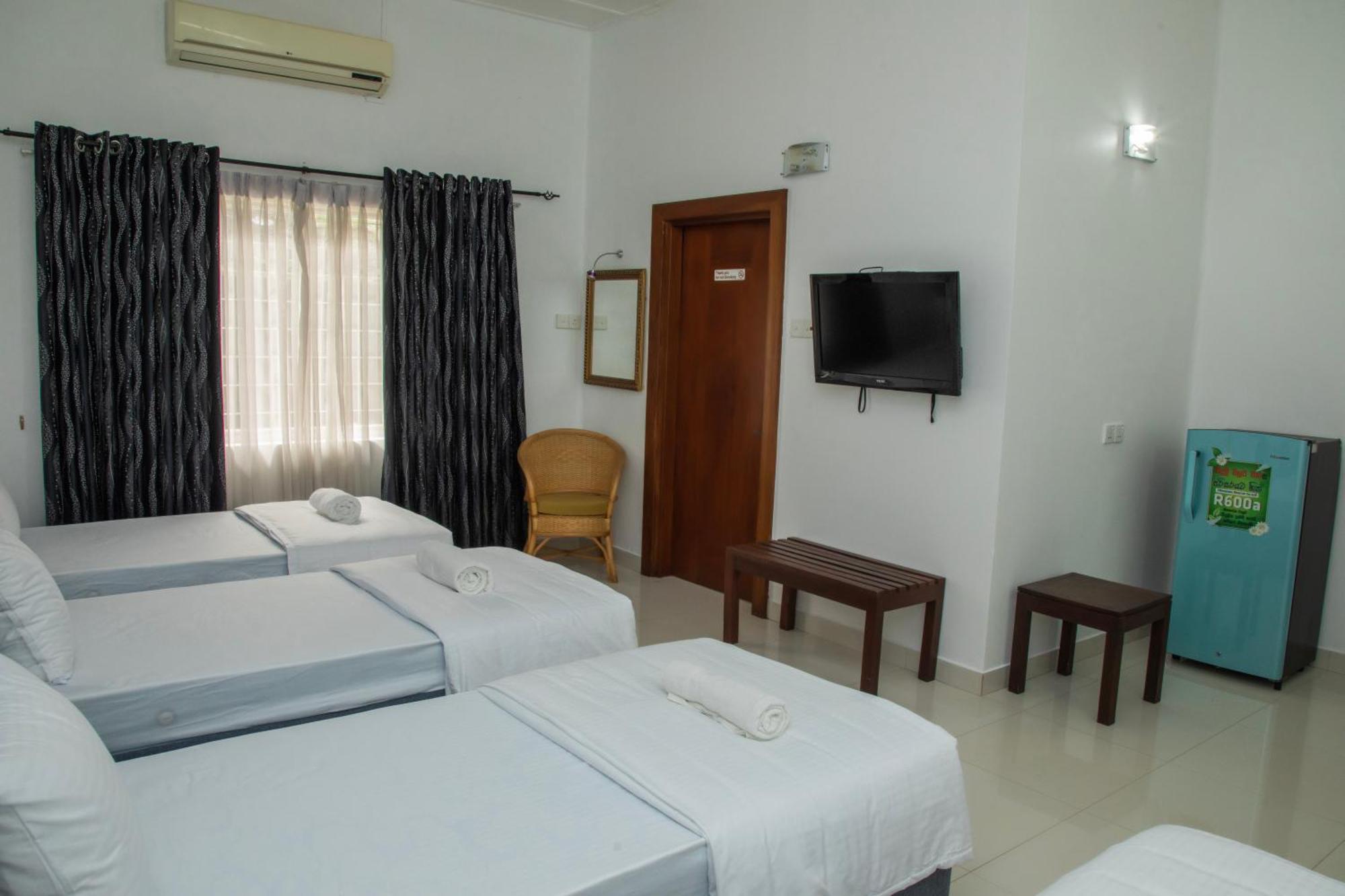 Funk Bunks - By The Lake Kandy Buitenkant foto