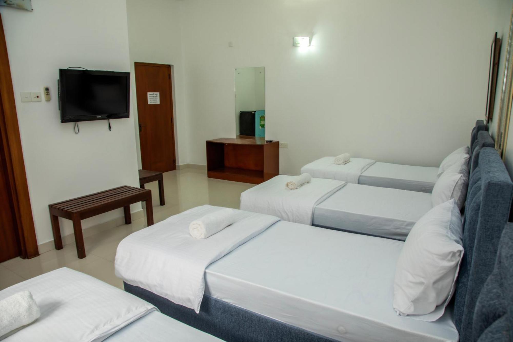 Funk Bunks - By The Lake Kandy Buitenkant foto